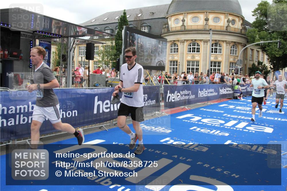 29.06.2025 - hella hamburg halbmarathon Michael Strokosch http://msf.ph/oto/8358725 29.06.2025 10:54:39 Ziel 1125, 2474, 5259, 8798, 9012, 10040, 10368, 10376, 12489, 12607, 17765 meine-sportfotos.de