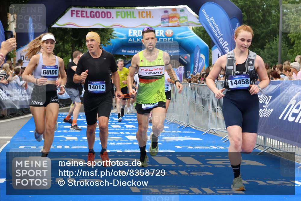 29.06.2025 - hella hamburg halbmarathon Strokosch-Dieckow http://msf.ph/oto/8358729 29.06.2025 10:51:39 Ziel 2396, 5008, 6286, 7224, 8710, 8819, 10691, 12224, 13327, 14012, 14458, 15496, 15727, 15831, 15899, 17682, 19007, 19020, 19053 meine-sportfotos.de