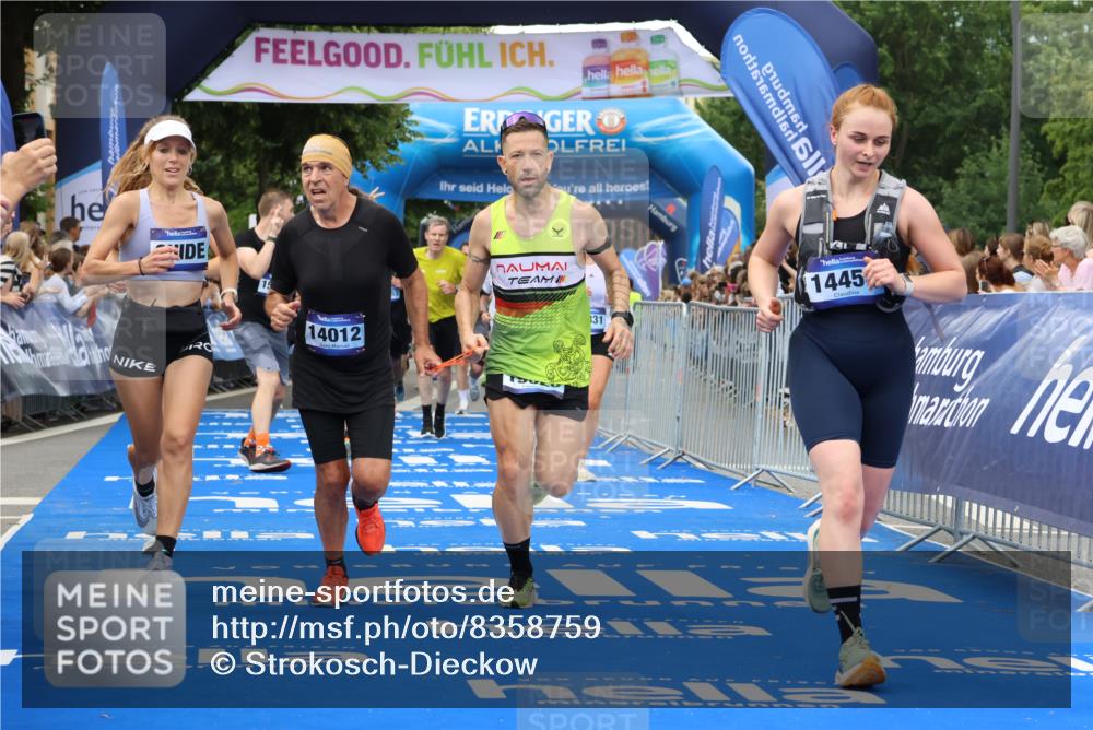 29.06.2025 - hella hamburg halbmarathon Strokosch-Dieckow http://msf.ph/oto/8358759 29.06.2025 10:51:39 Ziel 2396, 5008, 6286, 7224, 8710, 8819, 10691, 12224, 13327, 14012, 14458, 15496, 15727, 15831, 15899, 17682, 19007, 19020, 19053 meine-sportfotos.de