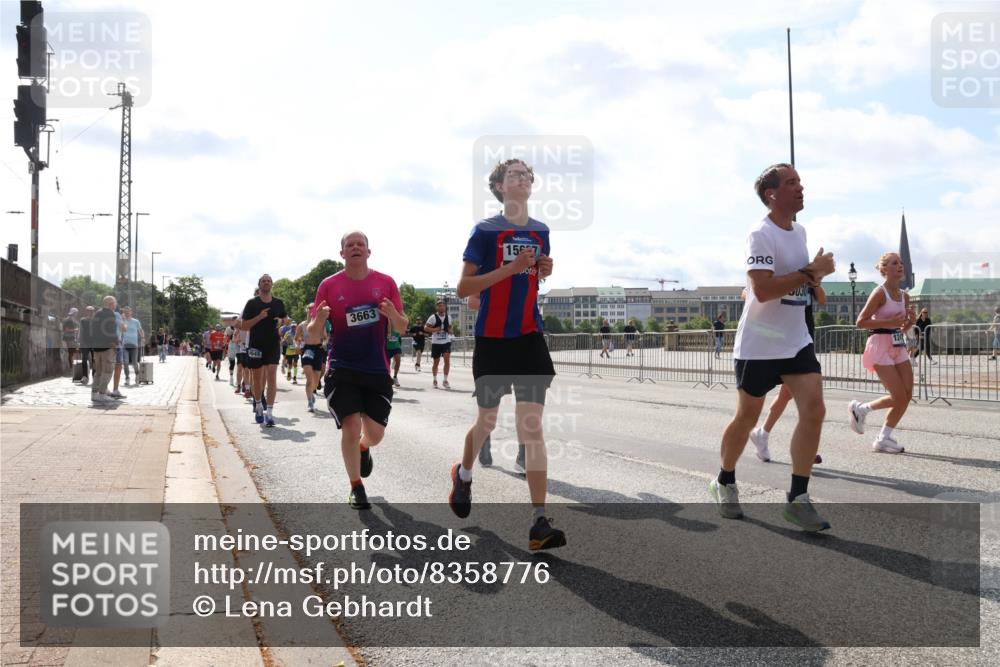 29.06.2025 - hella hamburg halbmarathon Lena Gebhardt http://msf.ph/oto/8358776 29.06.2025 10:01:31 Lombardsbrücke 649, 3663, 15627, 1130, 1184, 1329, 1387, 1420, 1464, 1653, 1722, 1724, 1729, 1881, 1940, 2006, 2091, 2167, 2354, 2363, 2490, 2591, 2806, 2936, 2957, 3039, 3199, 3425, 3663, 4068, 4249, 4319, 4322, 4328, 4370, 4649, 4663, 5547, 5570, 5602, 5603, 5675, 6087, 6281, 0000, 6302, 6487, 6591, 6835, 6921, 6924, 7287, 7846, 8030, 8045, 8046, 8191, 8392, 8578, 8691, 8822, 8926, 9932, 10188, 10281, 10301, 10383, 10576, 10915, 11043, 11465 meine-sportfotos.de