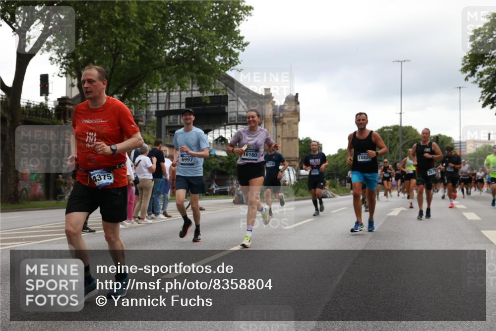 29.06.2025 - hella hamburg halbmarathon Yannick Fuchs http://msf.ph/oto/8358804 29.06.2025 10:53:08 20KM 1285, 1642, 2006, 2348, 2584, 2677, 2855, 2957, 2978, 3181, 3279, 3983, 4088, 4592, 5347, 5633, 5885, 6087, 6202, 6208, 6220, 6438, 6636, 6997, 7031, 7223, 7476, 8290, 8929, 9655, 10036, 10759, 10896, 10943, 11935, 11938, 12206, 12261, 12564, 12633, 13407, 13583, 14375, 14567, 14631, 14732, 14902, 14914, 14965, 15232, 15240, 15263, 15284, 15824, 16160, 16341, 16563, 16910, 16980, 17017, 17346, 17503, 17630, 18153, 18232, 18266, 18327, 18467, 18954, 19015, 19160 meine-sportfotos.de