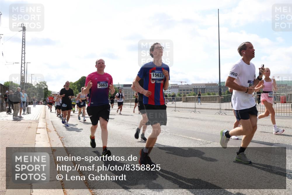 29.06.2025 - hella hamburg halbmarathon Lena Gebhardt http://msf.ph/oto/8358825 29.06.2025 10:01:31 Lombardsbrücke 4649, 3663, 15637, 80, 1247, 1130, 1184, 1329, 1387, 1420, 1464, 1653, 1722, 1724, 1729, 1881, 1940, 2006, 2091, 2167, 2354, 2363, 2490, 2591, 2806, 2936, 2957, 3039, 3199, 3425, 3663, 4068, 4249, 4319, 4322, 4328, 4370, 4649, 4663, 5547, 5570, 5602, 5603, 5675, 6087, 6281, 0000, 6302, 6487, 6591, 6835, 6921, 6924, 7287, 7846, 8030, 8045, 8046, 8191, 8392, 8578, 8691, 8822, 8926, 9932, 10188, 10281, 10301, 10383, 10576, 10915, 11043, 11465 meine-sportfotos.de