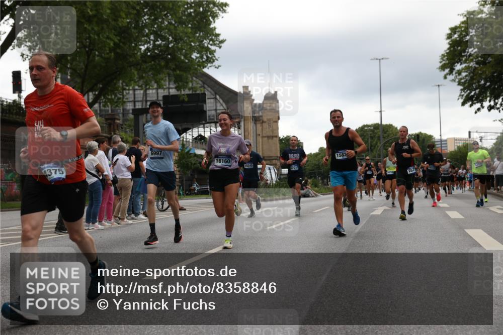 29.06.2025 - hella hamburg halbmarathon Yannick Fuchs http://msf.ph/oto/8358846 29.06.2025 10:53:08 20KM 1285, 1642, 2006, 2348, 2584, 2677, 2855, 2957, 2978, 3181, 3279, 3983, 4088, 4592, 5347, 5633, 5885, 6087, 6202, 6208, 6220, 6438, 6636, 6997, 7031, 7223, 7476, 8290, 8929, 9655, 10036, 10759, 10896, 10943, 11935, 11938, 12206, 12261, 12564, 12633, 13407, 13583, 14375, 14567, 14631, 14732, 14902, 14914, 14965, 15232, 15240, 15263, 15284, 15824, 16160, 16341, 16563, 16910, 16980, 17017, 17346, 17503, 17630, 18153, 18232, 18266, 18327, 18467, 18954, 19015, 19160 meine-sportfotos.de