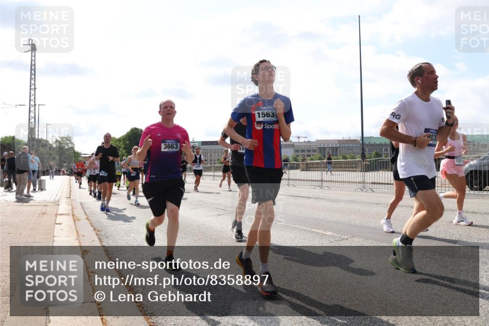 29.06.2025 - hella hamburg halbmarathon Lena Gebhardt http://msf.ph/oto/8358897 29.06.2025 10:01:32 Lombardsbrücke 3663, 155, 1563, 030, 1130, 1184, 1329, 1387, 1420, 1464, 1653, 1722, 1724, 1729, 1881, 1940, 2006, 2091, 2167, 2354, 2363, 2490, 2591, 2806, 2936, 2957, 3039, 3199, 3425, 3663, 4068, 4249, 4319, 4322, 4328, 4370, 4649, 4663, 5547, 5570, 5602, 5603, 5675, 6087, 6281, 0000, 6302, 6487, 6591, 6835, 6921, 6924, 7287, 7846, 8030, 8045, 8046, 8191, 8392, 8578, 8691, 8822, 8926, 9932, 10281, 10301, 10383, 10576, 10915, 11043, 11465 meine-sportfotos.de