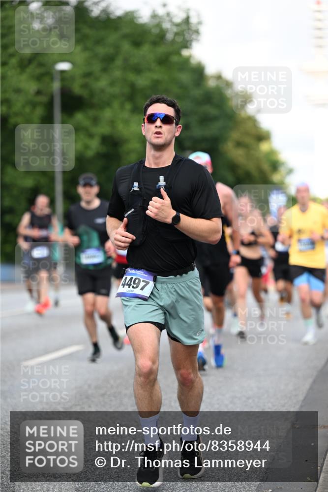 29.06.2025 - hella hamburg halbmarathon Dr. Thomas Lammeyer http://msf.ph/oto/8358944 29.06.2025 09:56:30 Kennedybrücke 1012, 1070, 1415, 1468, 1613, 1735, 1782, 2048, 2189, 2233, 2590, 2970, 3021, 3098, 3109, 3124, 3304, 3907, 3917, 3928, 4080, 4277, 4497, 4691, 4933, 4981, 5476, 5477, 5682, 6152, 6716, 7005, 7067, 7093, 7191, 7325, 7451, 7599, 7843, 7865, 8145, 8467, 8664, 8694, 8722, 9081, 9213, 9232, 9374, 9538, 9540, 10000, 10099, 10208, 10313, 10750, 10796, 10969, 11153, 11291, 11346 meine-sportfotos.de