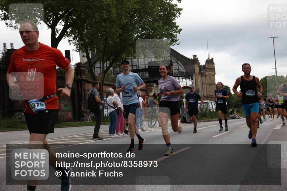 29.06.2025 - hella hamburg halbmarathon Yannick Fuchs http://msf.ph/oto/8358973 29.06.2025 10:53:08 20KM 1285, 1642, 2006, 2348, 2584, 2677, 2855, 2957, 2978, 3181, 3279, 3983, 4088, 4592, 5347, 5633, 5885, 6087, 6202, 6208, 6220, 6438, 6636, 6997, 7031, 7223, 7476, 8290, 8929, 9655, 10036, 10759, 10896, 10943, 11935, 11938, 12206, 12261, 12564, 12633, 13407, 13583, 14375, 14567, 14631, 14732, 14902, 14914, 14965, 15232, 15240, 15263, 15284, 15824, 16160, 16341, 16563, 16910, 16980, 17017, 17346, 17503, 17630, 18153, 18232, 18266, 18327, 18467, 18954, 19015, 19160 meine-sportfotos.de