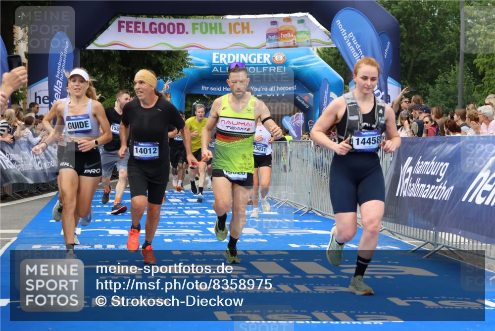 29.06.2025 - hella hamburg halbmarathon Strokosch-Dieckow http://msf.ph/oto/8358975 29.06.2025 10:51:39 Ziel 2396, 5008, 6286, 7224, 8710, 8819, 10691, 12224, 13327, 14012, 14458, 15496, 15727, 15831, 15899, 17682, 19007, 19020, 19053 meine-sportfotos.de