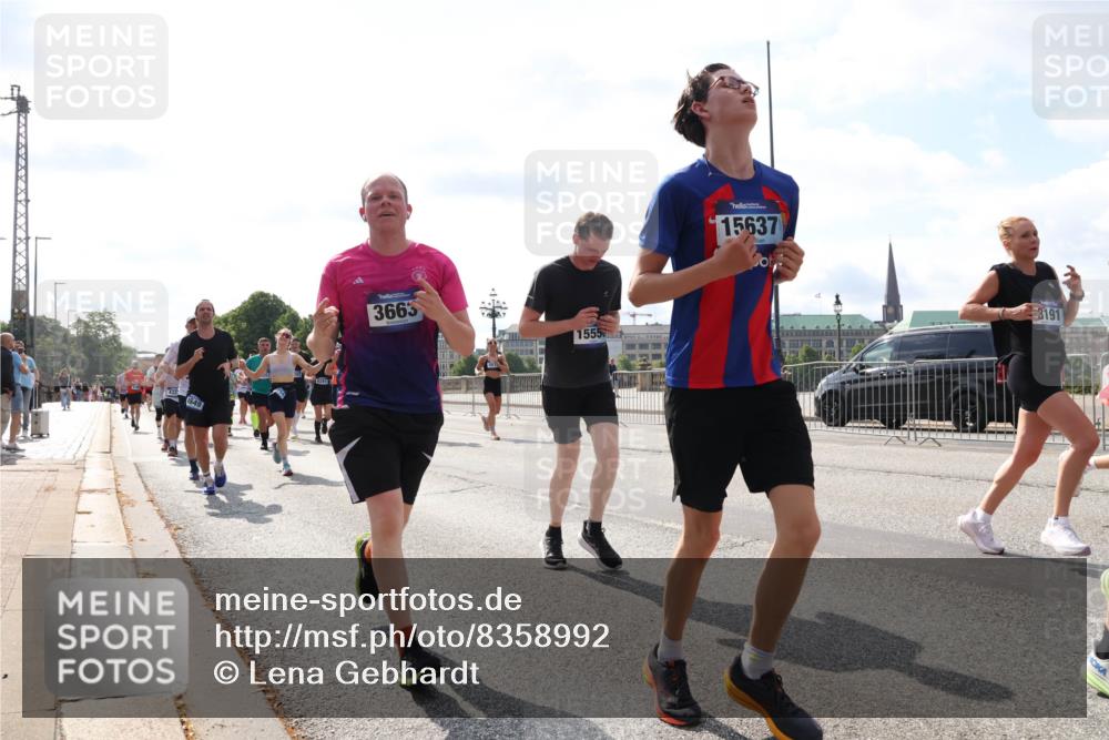 29.06.2025 - hella hamburg halbmarathon Lena Gebhardt http://msf.ph/oto/8358992 29.06.2025 10:01:32 Lombardsbrücke 649, 201, 3663, 15550, 15637, 3191, 1130, 1184, 1329, 1387, 1420, 1464, 1653, 1722, 1724, 1729, 1881, 1940, 2006, 2091, 2167, 2354, 2363, 2490, 2591, 2806, 2936, 2957, 3039, 3199, 3425, 3663, 4068, 4249, 4319, 4322, 4328, 4370, 4649, 4663, 5547, 5570, 5602, 5603, 5675, 6087, 6281, 0000, 6302, 6487, 6591, 6835, 6921, 6924, 7287, 7846, 8030, 8045, 8046, 8191, 8392, 8578, 8691, 8822, 8926, 9932, 10281, 10301, 10383, 10576, 10915, 11043, 11465 meine-sportfotos.de