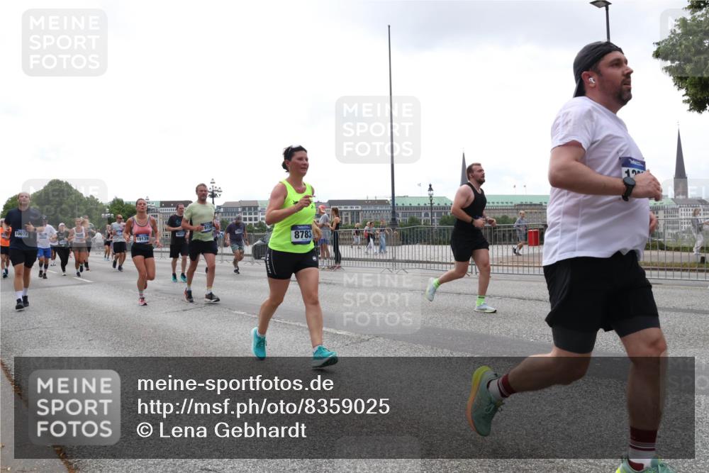 29.06.2025 - hella hamburg halbmarathon Lena Gebhardt http://msf.ph/oto/8359025 29.06.2025 10:39:08 Lombardsbrücke 56, 1232, 1390, 1451, 1760, 1856, 1883, 2092, 2524, 2534, 2571, 2574, 2693, 2843, 2893, 2998, 3275, 3307, 3353, 3727, 3745, 3927, 4257, 4259, 4260, 4320, 4410, 4523, 4603, 4659, 4855, 4882, 4964, 5913, 6062, 6112, 6342, 6343, 6611, 7263, 7341, 7501, 7506, 7524, 7589, 7815, 7849, 8203, 8243, 8367, 8457, 8783, 9393, 9420, 9446, 9708, 9974, 9977, 10001, 10072, 10315, 10516, 10554, 13060 meine-sportfotos.de