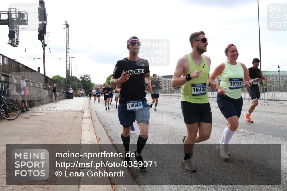 29.06.2025 - hella hamburg halbmarathon Lena Gebhardt http://msf.ph/oto/8359071 29.06.2025 10:14:03 Lombardsbrücke 18041, 15722, 15721, 7794, 1131, 1194, 1480, 1890, 2055, 2359, 2721, 2904, 2987, 3939, 4001, 4032, 4795, 4962, 5232, 5631, 5719, 6026, 6089, 6287, 6710, 6717, 7209, 7442, 7462, 7913, 7991, 8001, 8057, 8409, 8673, 8892, 9128, 9631, 9845, 9886, 10442, 10443, 10977, 11441, 11987, 12313, 12797, 12928, 12929, 12938, 13285, 13788, 15085, 15482, 15663, 15721, 15722, 15840, 16491, 17439, 17472, 17985, 18041, 18236, 18239 meine-sportfotos.de