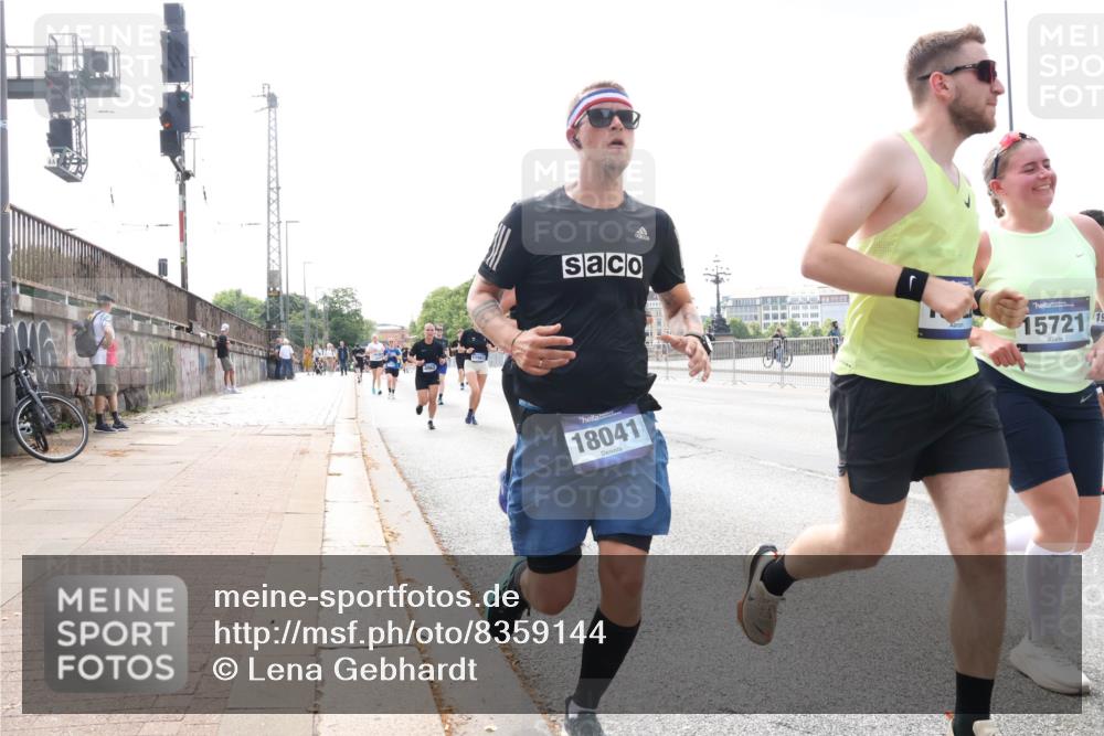 29.06.2025 - hella hamburg halbmarathon Lena Gebhardt http://msf.ph/oto/8359144 29.06.2025 10:14:03 Lombardsbrücke 18041, 15721, 1131, 1194, 1480, 1890, 2055, 2359, 2721, 2904, 2987, 3939, 4001, 4032, 4795, 4962, 5232, 5631, 5719, 6026, 6089, 6287, 6710, 6717, 7209, 7442, 7462, 7913, 7991, 8001, 8057, 8409, 8673, 8892, 9128, 9631, 9845, 9886, 10442, 10443, 10977, 11441, 11987, 12313, 12797, 12928, 12929, 12938, 13285, 13788, 15085, 15482, 15663, 15721, 15722, 15840, 16491, 17439, 17472, 17985, 18041, 18236, 18239 meine-sportfotos.de