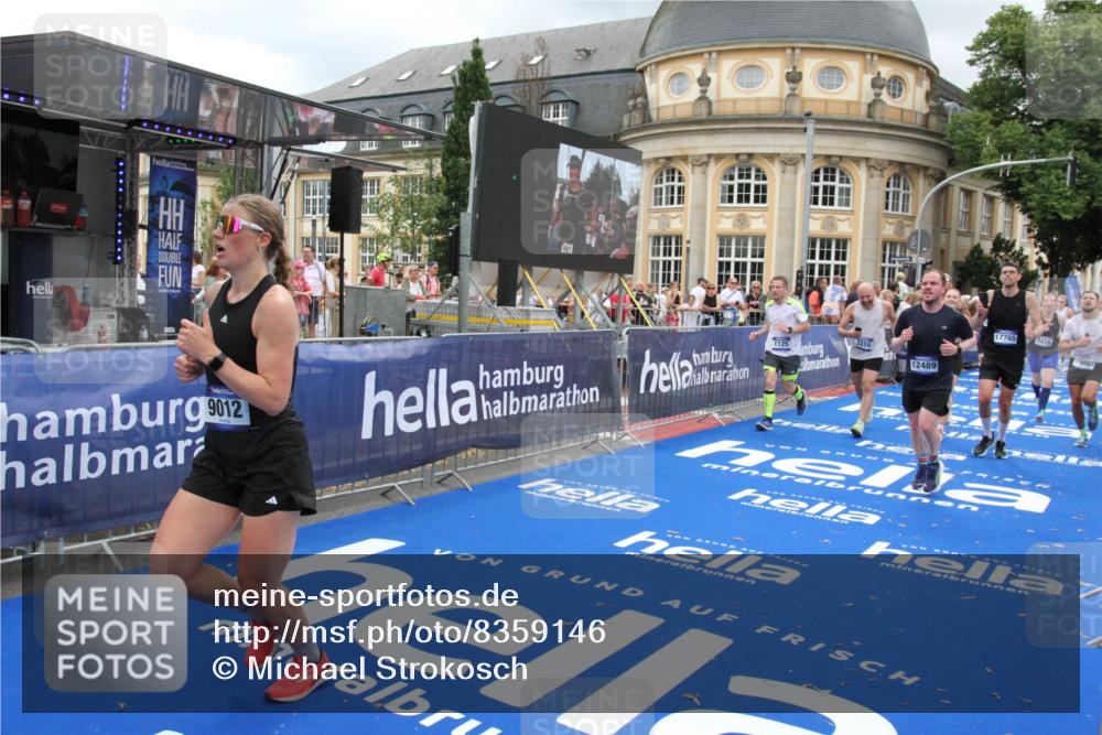 29.06.2025 - hella hamburg halbmarathon Michael Strokosch http://msf.ph/oto/8359146 29.06.2025 10:54:44 Ziel 1125, 1496, 2561, 3310, 6587, 7478, 8449, 9012, 9227, 10040, 10368, 10376, 12489, 13147, 14239, 15389, 15408, 15584, 17231, 17765, 19000 meine-sportfotos.de
