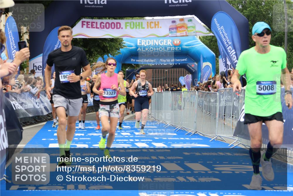 29.06.2025 - hella hamburg halbmarathon Strokosch-Dieckow http://msf.ph/oto/8359219 29.06.2025 10:51:35 Ziel 1335, 5008, 7943, 10691, 13327, 13403, 14012, 14458, 15496, 15899, 19007, 19020 meine-sportfotos.de