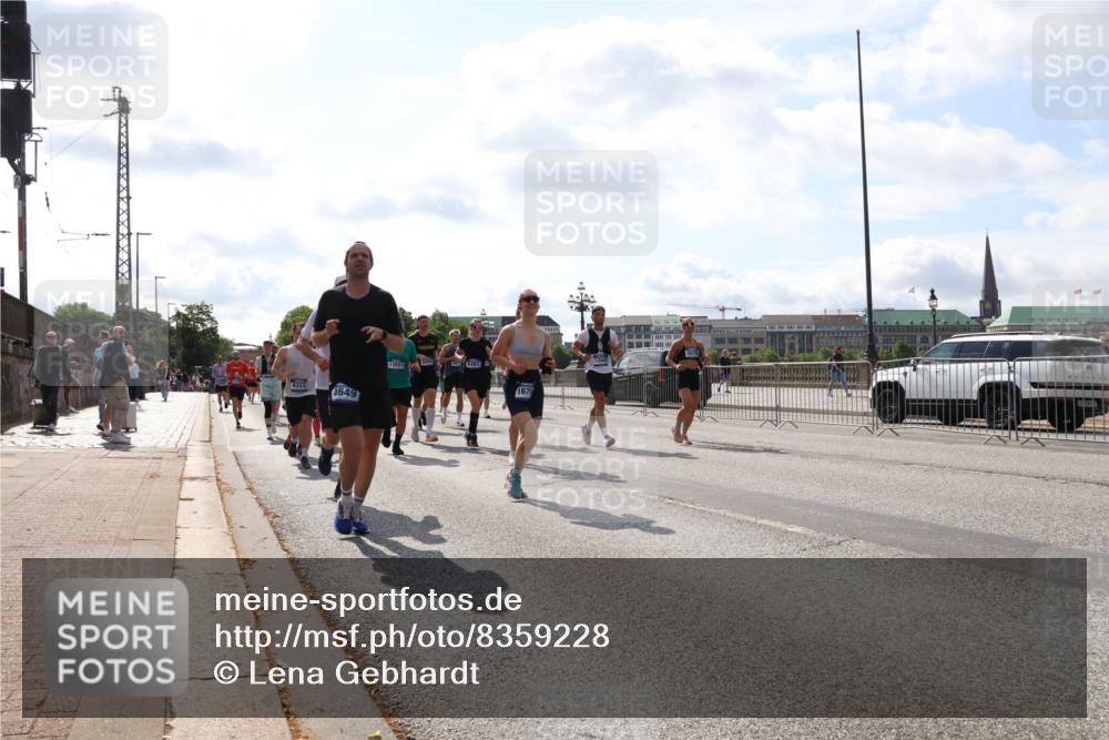 29.06.2025 - hella hamburg halbmarathon Lena Gebhardt http://msf.ph/oto/8359228 29.06.2025 10:01:33 Lombardsbrücke 4322, 4649, 13551, 6281, 1675, 17441, 1130, 1184, 1329, 1387, 1420, 1464, 1653, 1722, 1724, 1729, 1881, 1940, 2006, 2091, 2167, 2354, 2363, 2490, 2591, 2806, 2936, 2957, 3039, 3199, 3425, 3663, 4068, 4249, 4319, 4322, 4328, 4370, 4649, 4663, 5547, 5570, 5602, 5603, 5675, 6087, 6281, 0000, 6302, 6487, 6591, 6835, 6921, 6924, 7287, 7846, 8030, 8045, 8046, 8191, 8392, 8578, 8691, 8822, 8926, 9932, 10281, 10301, 10383, 10576, 10882, 10915, 11043, 11465 meine-sportfotos.de