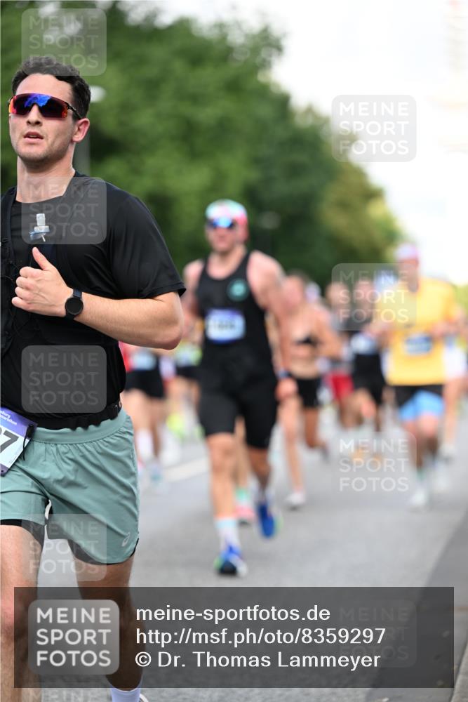 29.06.2025 - hella hamburg halbmarathon Dr. Thomas Lammeyer http://msf.ph/oto/8359297 29.06.2025 09:56:31 Kennedybrücke 1012, 1070, 1415, 1468, 1613, 1735, 1782, 2048, 2189, 2233, 2590, 2970, 3021, 3098, 3109, 3124, 3304, 3907, 3917, 3928, 4080, 4277, 4497, 4691, 4933, 4981, 5476, 5477, 5682, 6152, 6716, 7005, 7067, 7093, 7191, 7325, 7451, 7599, 7843, 7865, 8145, 8467, 8664, 8694, 8704, 8722, 9081, 9213, 9232, 9374, 9538, 9540, 10000, 10208, 10313, 10750, 10796, 10969, 11153, 11291, 11346 meine-sportfotos.de
