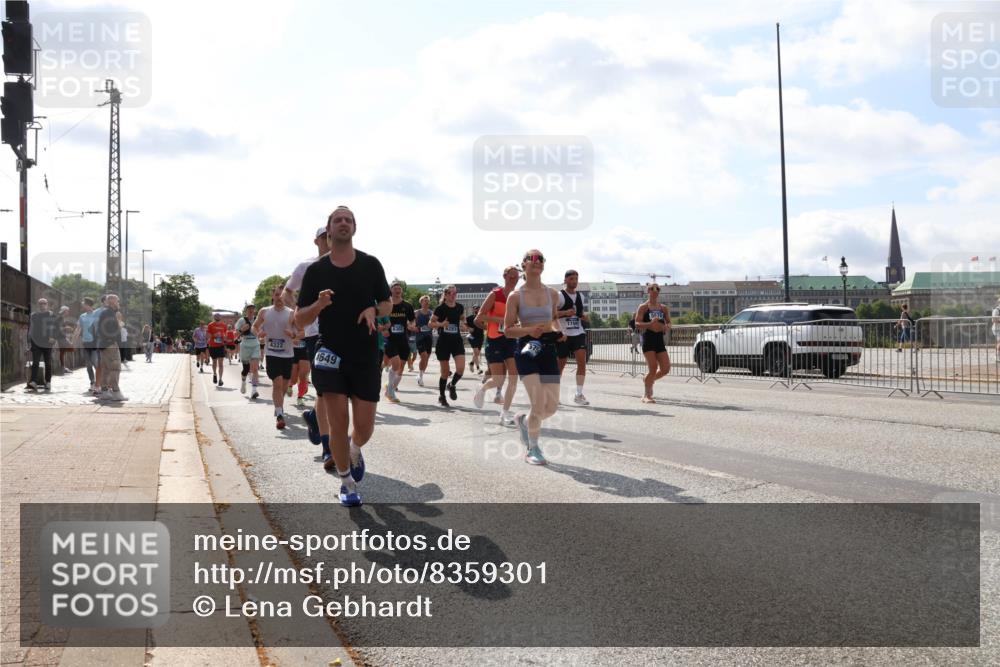 29.06.2025 - hella hamburg halbmarathon Lena Gebhardt http://msf.ph/oto/8359301 29.06.2025 10:01:33 Lombardsbrücke 4322, 1649, 6281, 17449, 1130, 1184, 1329, 1387, 1420, 1464, 1653, 1722, 1724, 1729, 1881, 1940, 2006, 2091, 2167, 2354, 2363, 2490, 2591, 2806, 2936, 2957, 3039, 3199, 3425, 3663, 4068, 4249, 4319, 4322, 4328, 4370, 4649, 4663, 5547, 5570, 5602, 5603, 5675, 6087, 6281, 0000, 6302, 6487, 6591, 6835, 6921, 6924, 7287, 7846, 8030, 8045, 8046, 8191, 8392, 8578, 8691, 8822, 8926, 9932, 10281, 10301, 10383, 10576, 10882, 10915, 11043, 11465 meine-sportfotos.de