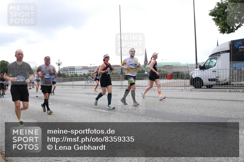 29.06.2025 - hella hamburg halbmarathon Lena Gebhardt http://msf.ph/oto/8359335 29.06.2025 10:48:12 Lombardsbrücke 15541, 3679, 17563, 1157, 1174, 1175, 1246, 1392, 1618, 1639, 1645, 1701, 1926, 2037, 2163, 2195, 2197, 2418, 2475, 2491, 2545, 2627, 2650, 2756, 2909, 2958, 3049, 3224, 3320, 3468, 3504, 3661, 3679, 3933, 4327, 4588, 4856, 5585, 5781, 5886, 5952, 6143, 7240, 7393, 7394, 7427, 7532, 7916, 8077, 8310, 8461, 8521, 8774, 8948, 9356, 9696, 9697, 9775, 9921, 10145, 10658, 10777, 10794, 11548, 11742, 11781, 11909 meine-sportfotos.de