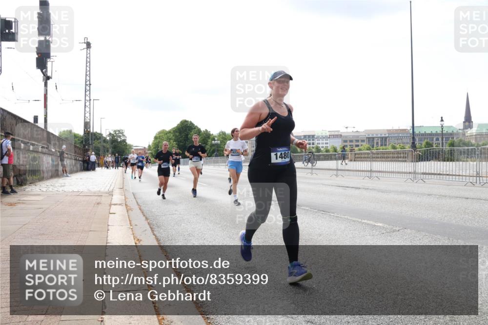 29.06.2025 - hella hamburg halbmarathon Lena Gebhardt http://msf.ph/oto/8359399 29.06.2025 10:14:04 Lombardsbrücke 4962, 11987, 1823, 1480, 1131, 1194, 1480, 1890, 2359, 2721, 2904, 2987, 3939, 4001, 4032, 4795, 4962, 5232, 5631, 5719, 6026, 6089, 6287, 6710, 6717, 7209, 7442, 7462, 7913, 7991, 8001, 8057, 8409, 8673, 8892, 9128, 9631, 9845, 9886, 10442, 10443, 10977, 11441, 11987, 12313, 12797, 12928, 12929, 12938, 13285, 13788, 14488, 15085, 15482, 15721, 15722, 15840, 16491, 17439, 17472, 17985, 18041, 18236, 18239 meine-sportfotos.de