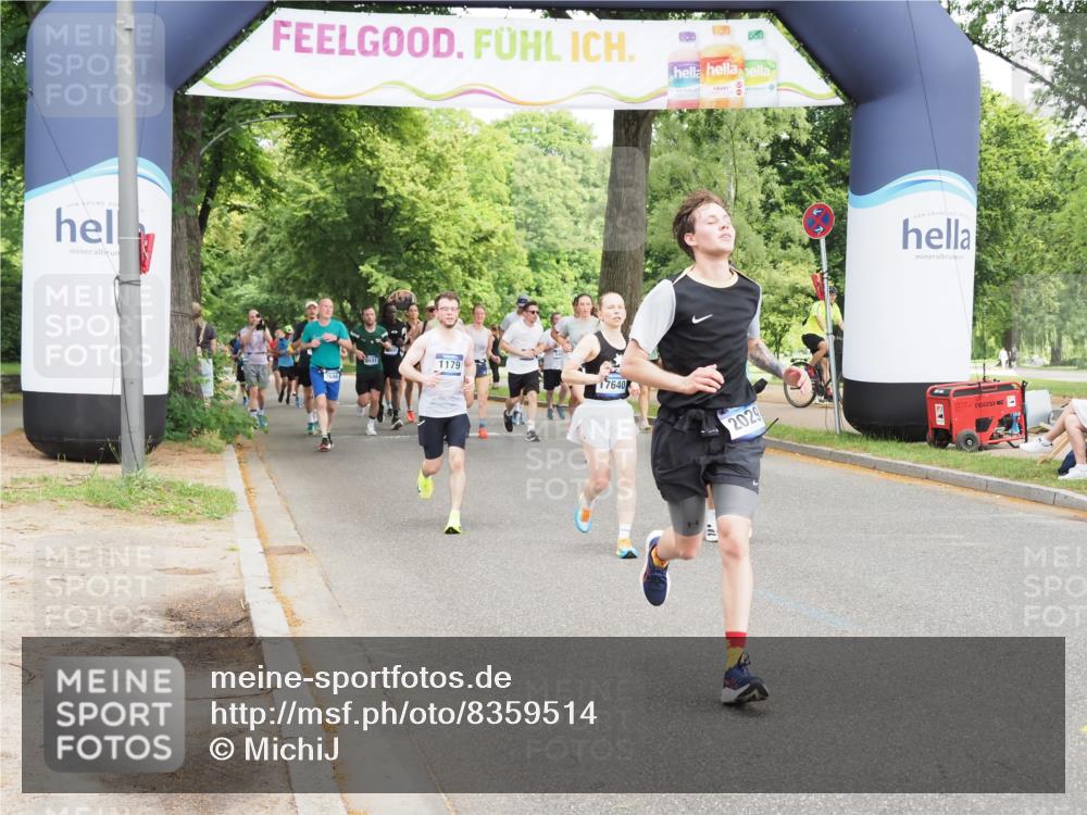 29.06.2025 - hella hamburg halbmarathon MichiJ http://msf.ph/oto/8359514 29.06.2025 10:42:33 Zwischen KM18-KM19 1834, 2029, 4616, 4772, 7594, 7976, 12544, 13666, 14365, 15884, 16176, 16334, 17640, 17642, 17740, 17940, 18495 meine-sportfotos.de