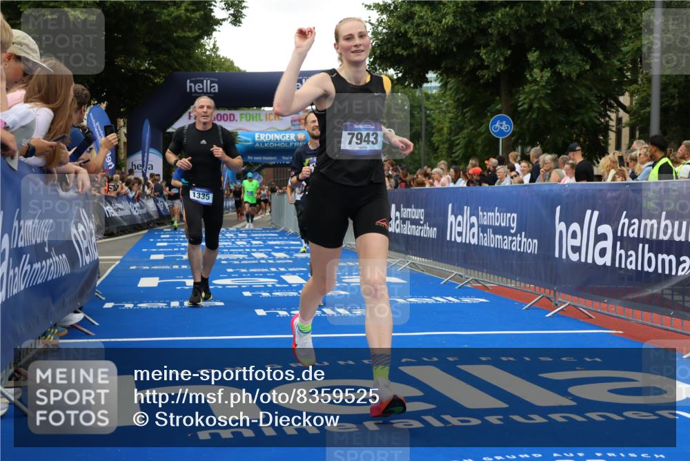 29.06.2025 - hella hamburg halbmarathon Strokosch-Dieckow http://msf.ph/oto/8359525 29.06.2025 10:51:29 Ziel 1335, 2411, 2946, 5008, 5820, 7943, 9214, 9656, 10691, 11422, 13327, 13403, 13792, 15871, 15950, 16357, 17131, 19007 meine-sportfotos.de