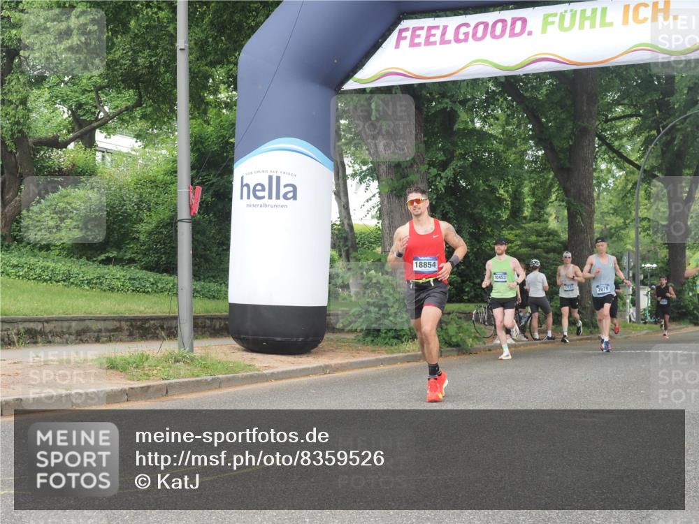 29.06.2025 - hella hamburg halbmarathon KatJ http://msf.ph/oto/8359526 29.06.2025 10:22:21 Zwischen KM18-KM19  meine-sportfotos.de
