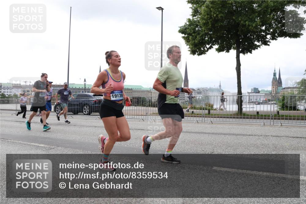 29.06.2025 - hella hamburg halbmarathon Lena Gebhardt http://msf.ph/oto/8359534 29.06.2025 10:39:10 Lombardsbrücke 4410, 13922, 19139, 56, 1232, 1390, 1451, 1760, 1856, 1883, 2092, 2524, 2534, 2571, 2574, 2693, 2843, 2893, 2998, 3275, 3307, 3353, 3727, 3745, 3927, 4257, 4320, 4410, 4523, 4603, 4659, 4855, 4882, 4964, 6062, 6112, 6342, 6343, 6611, 6748, 7263, 7341, 7501, 7506, 7524, 7589, 7684, 7815, 7849, 8203, 8243, 8367, 8457, 8783, 9393, 9420, 9446, 9708, 9974, 9977, 10001, 10072, 10315, 10512, 10516, 10554, 13060 meine-sportfotos.de