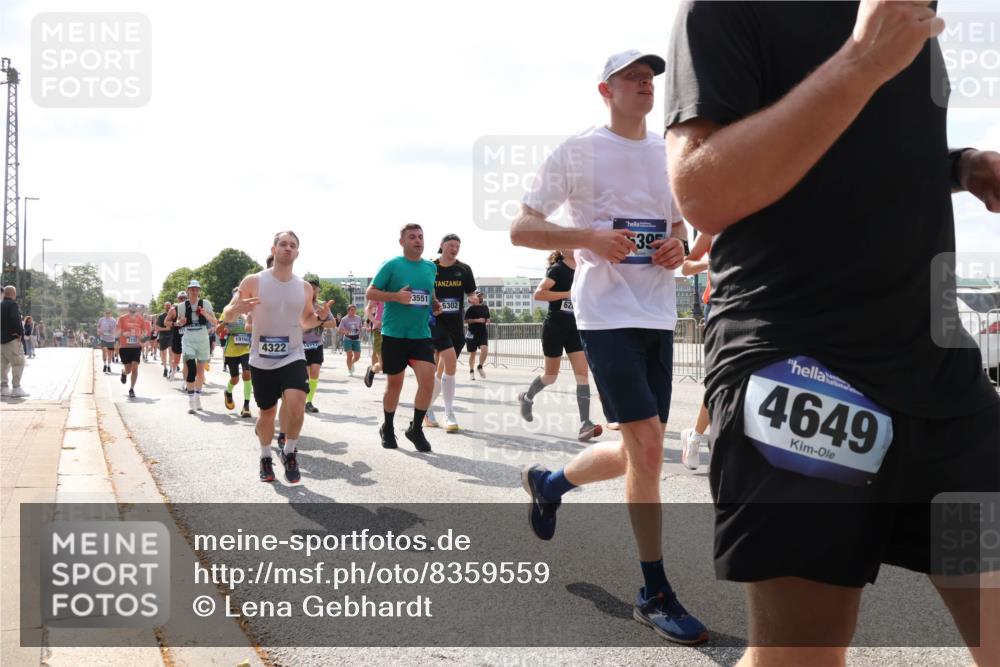 29.06.2025 - hella hamburg halbmarathon Lena Gebhardt http://msf.ph/oto/8359559 29.06.2025 10:01:35 Lombardsbrücke 1916, 4322, 3551, 5302, 30, 4649, 1130, 1184, 1329, 1387, 1420, 1464, 1653, 1722, 1724, 1729, 1881, 1940, 2006, 2091, 2167, 2354, 2363, 2591, 2806, 2936, 2957, 3039, 3199, 3425, 3663, 4068, 4249, 4319, 4322, 4328, 4370, 4649, 4663, 5547, 5570, 5602, 5603, 5675, 6087, 6281, 0000, 6302, 6438, 6591, 6835, 6921, 6924, 7287, 7846, 8030, 8045, 8046, 8191, 8392, 8578, 8691, 8822, 8926, 9230, 9932, 10281, 10301, 10383, 10576, 10882, 10915, 11043, 11465 meine-sportfotos.de