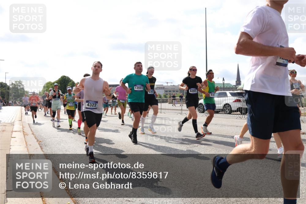 29.06.2025 - hella hamburg halbmarathon Lena Gebhardt http://msf.ph/oto/8359617 29.06.2025 10:01:35 Lombardsbrücke 13528, 19160, 4322, 13551, 6302, 6281, 5570, 1130, 1184, 1329, 1387, 1420, 1464, 1653, 1722, 1724, 1729, 1881, 1940, 2006, 2091, 2167, 2354, 2363, 2591, 2806, 2936, 2957, 3039, 3199, 3425, 3663, 4068, 4249, 4319, 4322, 4328, 4370, 4649, 4663, 5547, 5570, 5602, 5603, 5675, 6087, 6281, 0000, 6302, 6438, 6591, 6835, 6921, 6924, 7287, 7846, 8030, 8045, 8046, 8191, 8392, 8578, 8691, 8822, 8926, 9230, 9932, 10281, 10301, 10383, 10576, 10882, 10915, 11043, 11465 meine-sportfotos.de