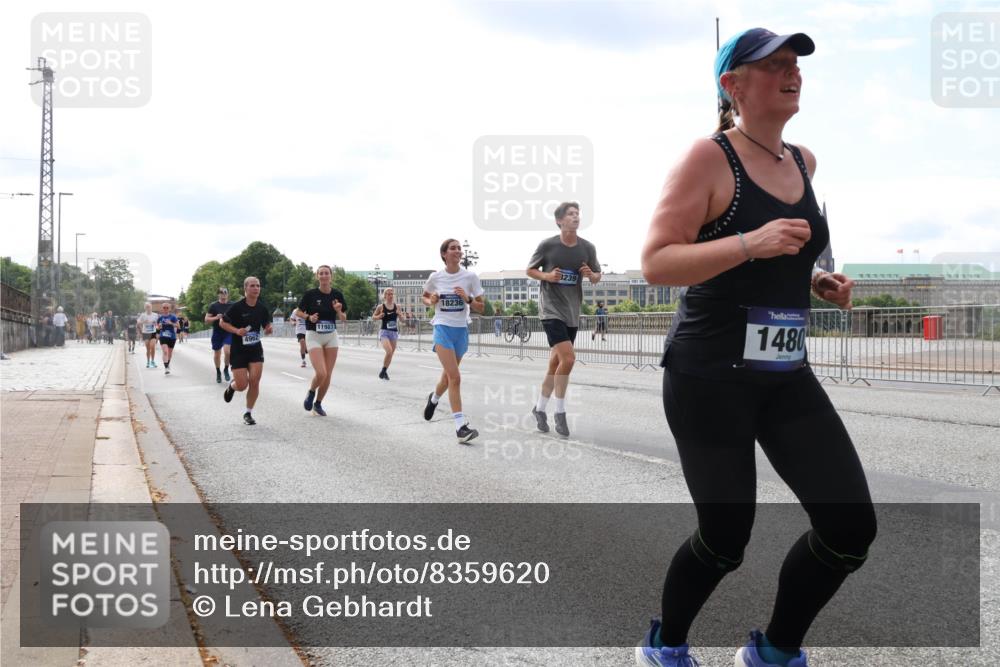 29.06.2025 - hella hamburg halbmarathon Lena Gebhardt http://msf.ph/oto/8359620 29.06.2025 10:14:04 Lombardsbrücke 4962, 11987, 18236, 3239, 1480, 1131, 1194, 1480, 1890, 2359, 2721, 2904, 2987, 3939, 4001, 4032, 4795, 4962, 5232, 5631, 5719, 6026, 6089, 6287, 6710, 6717, 7209, 7442, 7462, 7913, 7991, 8001, 8057, 8409, 8673, 8892, 9128, 9631, 9845, 9886, 10442, 10443, 10977, 11441, 11987, 12313, 12797, 12928, 12929, 12938, 13285, 13788, 14488, 15085, 15482, 15721, 15722, 15840, 16491, 17439, 17472, 17985, 18041, 18236, 18239 meine-sportfotos.de
