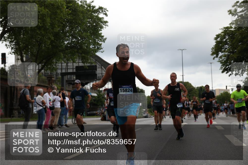 29.06.2025 - hella hamburg halbmarathon Yannick Fuchs http://msf.ph/oto/8359657 29.06.2025 10:53:10 20KM 1285, 1642, 2006, 2348, 2584, 2677, 2957, 2978, 3181, 3279, 3983, 4088, 4592, 5347, 5633, 5885, 6087, 6202, 6208, 6220, 6438, 6636, 6997, 7031, 7223, 7476, 8290, 8929, 9655, 10036, 10759, 10896, 10943, 11935, 11938, 12206, 12261, 12564, 12633, 12862, 13407, 13583, 13761, 14375, 14567, 14631, 14732, 14902, 14965, 15232, 15240, 15263, 15284, 15824, 16160, 16341, 16563, 16910, 16980, 17017, 17346, 17503, 17630, 18153, 18266, 18327, 18467, 18716, 19015, 19160 meine-sportfotos.de
