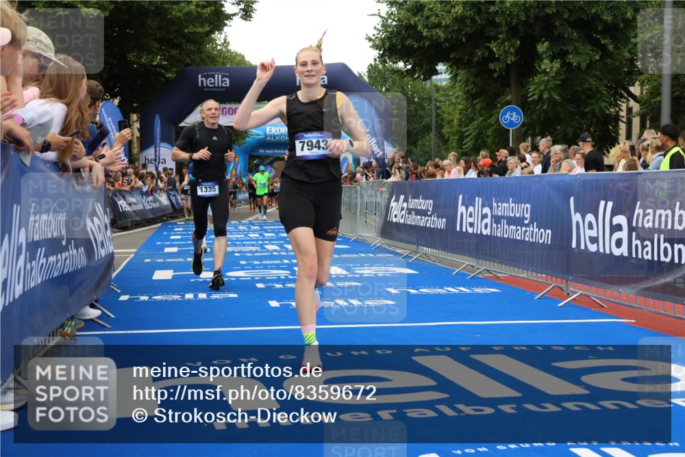 29.06.2025 - hella hamburg halbmarathon Strokosch-Dieckow http://msf.ph/oto/8359672 29.06.2025 10:51:29 Ziel 1335, 2411, 2946, 5008, 5820, 7943, 9214, 9656, 10691, 11422, 13327, 13403, 13792, 15871, 15950, 16357, 17131, 19007 meine-sportfotos.de