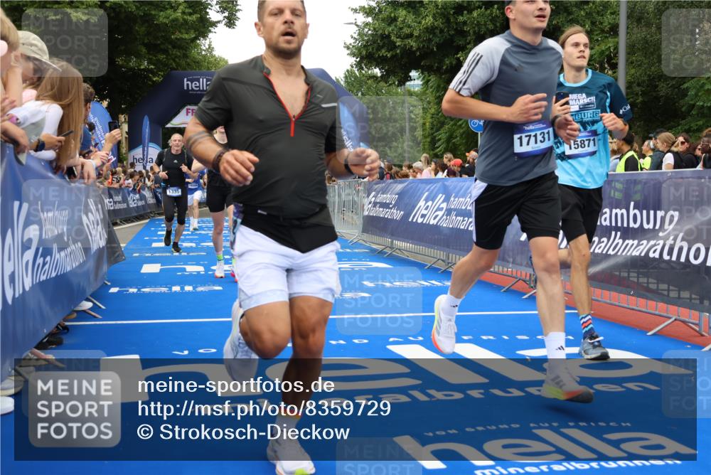 29.06.2025 - hella hamburg halbmarathon Strokosch-Dieckow http://msf.ph/oto/8359729 29.06.2025 10:51:28 Ziel 1335, 2364, 2411, 2946, 5008, 5820, 7943, 8989, 9214, 9656, 10691, 11124, 11422, 13403, 13792, 15871, 15950, 16357, 17131, 18489, 19007 meine-sportfotos.de
