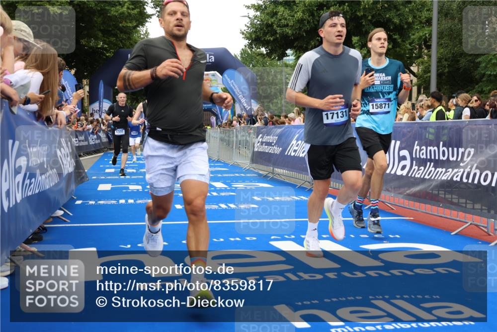 29.06.2025 - hella hamburg halbmarathon Strokosch-Dieckow http://msf.ph/oto/8359817 29.06.2025 10:51:27 Ziel 1335, 2364, 2411, 2946, 5820, 7943, 8989, 9214, 9656, 10691, 11124, 11422, 13047, 13403, 13792, 14994, 15871, 15950, 16357, 17131, 18489 meine-sportfotos.de