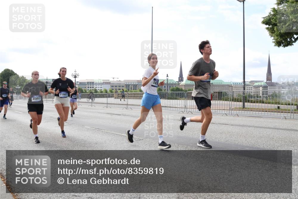 29.06.2025 - hella hamburg halbmarathon Lena Gebhardt http://msf.ph/oto/8359819 29.06.2025 10:14:05 Lombardsbrücke 15840, 11987, 4962, 9885, 1823, 1131, 1194, 1480, 1890, 2359, 2721, 2904, 2987, 3939, 4001, 4032, 4962, 5232, 5631, 5719, 6026, 6089, 6287, 6710, 7209, 7442, 7462, 7840, 7913, 7991, 8001, 8057, 8409, 8673, 8892, 9128, 9631, 9845, 9886, 10442, 10443, 10977, 11441, 11987, 12313, 12797, 12928, 12929, 12938, 13285, 13788, 14488, 15085, 15482, 15721, 15722, 15840, 16491, 17439, 17472, 17985, 18041, 18236, 18239 meine-sportfotos.de
