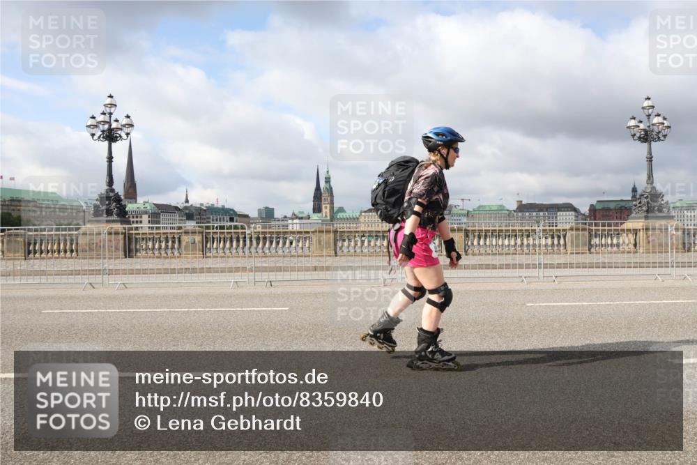 29.06.2025 - hella hamburg halbmarathon Lena Gebhardt http://msf.ph/oto/8359840 29.06.2025 09:09:39 Lombardsbrücke  meine-sportfotos.de