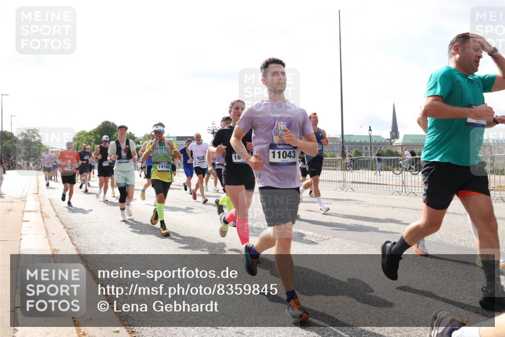 29.06.2025 - hella hamburg halbmarathon Lena Gebhardt http://msf.ph/oto/8359845 29.06.2025 10:01:37 Lombardsbrücke 3199, 1714, 1600, 18, 11043, 19160, 1130, 1184, 1329, 1387, 1420, 1464, 1653, 1722, 1724, 1729, 1881, 1940, 2006, 2091, 2167, 2354, 2363, 2591, 2806, 2936, 2957, 3039, 3199, 3425, 3663, 4068, 4249, 4319, 4322, 4328, 4370, 4649, 4663, 5547, 5570, 5602, 5603, 5675, 6087, 6281, 0000, 6302, 6438, 6591, 6921, 6924, 7287, 7846, 8030, 8045, 8046, 8191, 8392, 8578, 8691, 8822, 8926, 9230, 10281, 10301, 10383, 10576, 10882, 10915, 11043, 11465 meine-sportfotos.de