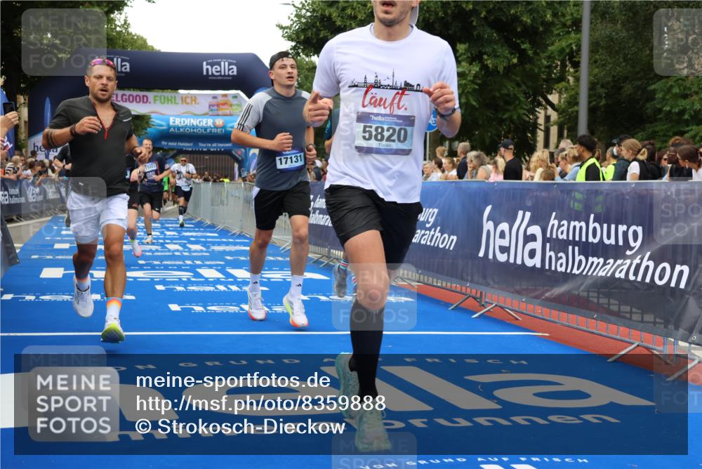 29.06.2025 - hella hamburg halbmarathon Strokosch-Dieckow http://msf.ph/oto/8359888 29.06.2025 10:51:27 Ziel 1335, 2364, 2411, 2946, 5820, 7943, 8989, 9214, 9656, 10691, 11124, 11422, 13047, 13403, 13792, 14994, 15871, 15950, 16357, 17131, 18489 meine-sportfotos.de
