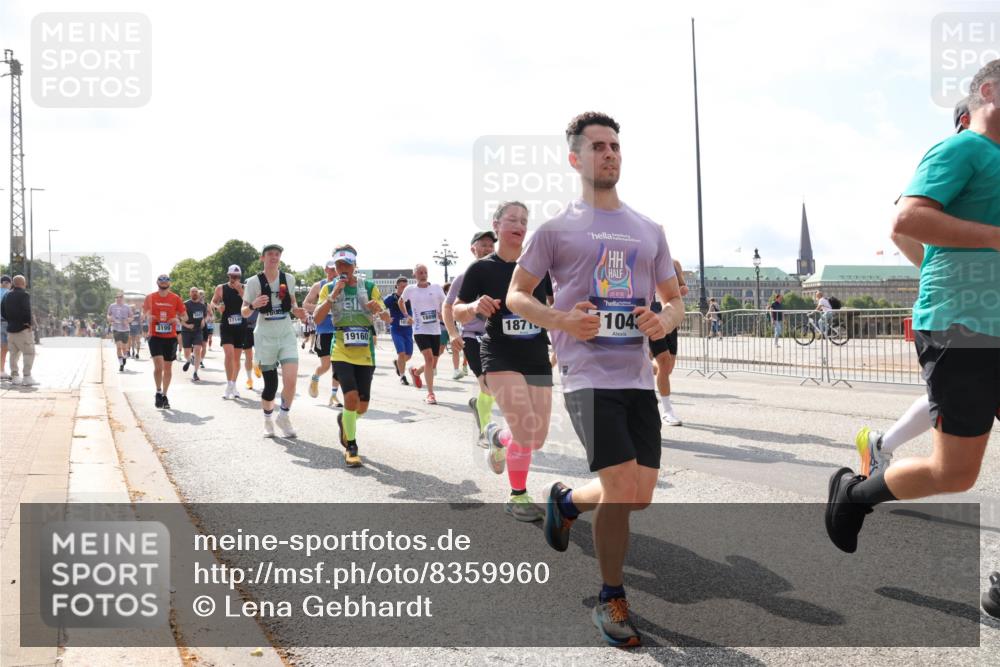 29.06.2025 - hella hamburg halbmarathon Lena Gebhardt http://msf.ph/oto/8359960 29.06.2025 10:01:37 Lombardsbrücke 5547, 16085, 17140, 3199, 19160, 1871, 104, 1130, 1184, 1329, 1387, 1420, 1464, 1653, 1722, 1724, 1729, 1881, 1940, 2006, 2091, 2167, 2354, 2363, 2591, 2806, 2936, 2957, 3039, 3199, 3425, 3663, 4068, 4249, 4319, 4322, 4328, 4370, 4649, 4663, 5547, 5570, 5602, 5603, 5675, 6087, 6281, 0000, 6302, 6438, 6591, 6921, 6924, 7287, 7846, 8030, 8045, 8046, 8191, 8392, 8578, 8691, 8822, 8926, 9230, 10281, 10301, 10383, 10576, 10882, 10915, 11043, 11465 meine-sportfotos.de
