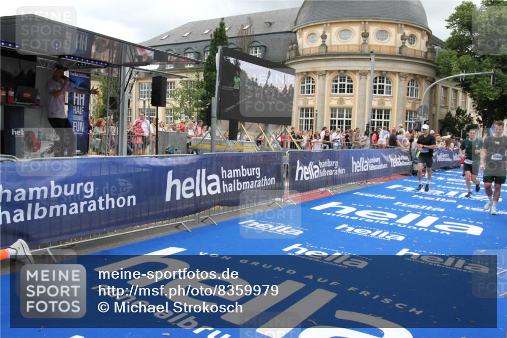 29.06.2025 - hella hamburg halbmarathon Michael Strokosch http://msf.ph/oto/8359979 29.06.2025 10:54:54 Ziel 1327, 1506, 2029, 4231, 6994, 10044, 12186, 14660, 16623, 16868, 17261 meine-sportfotos.de