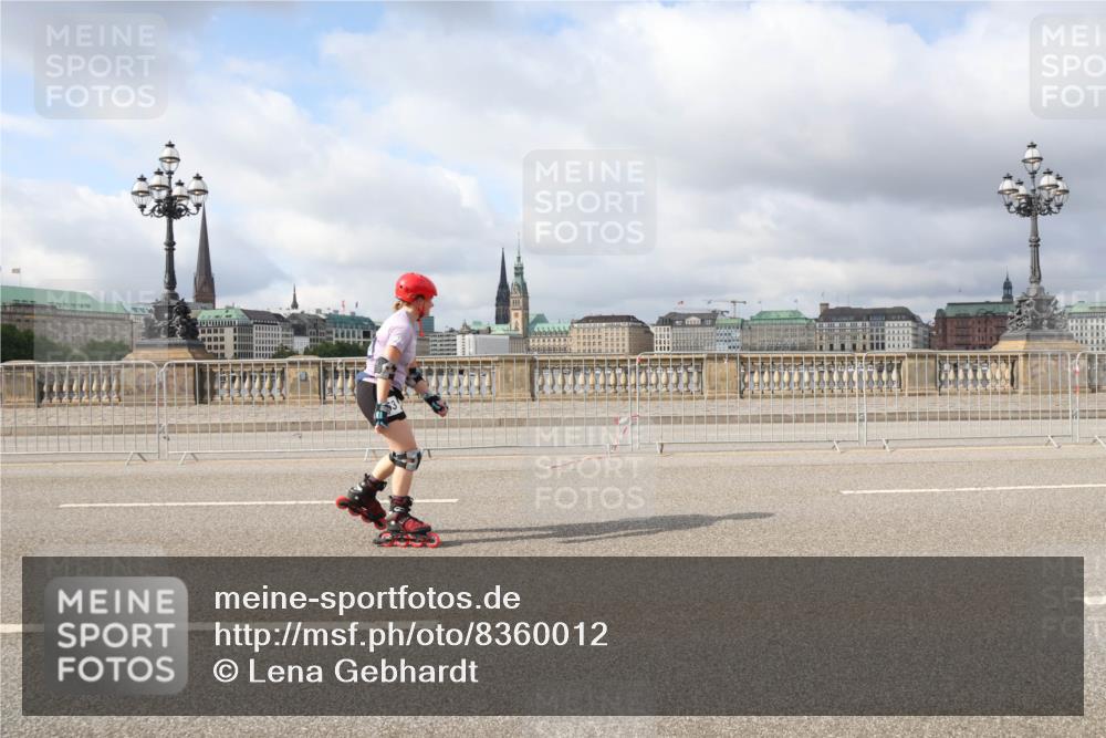 29.06.2025 - hella hamburg halbmarathon Lena Gebhardt http://msf.ph/oto/8360012 29.06.2025 09:09:48 Lombardsbrücke  meine-sportfotos.de
