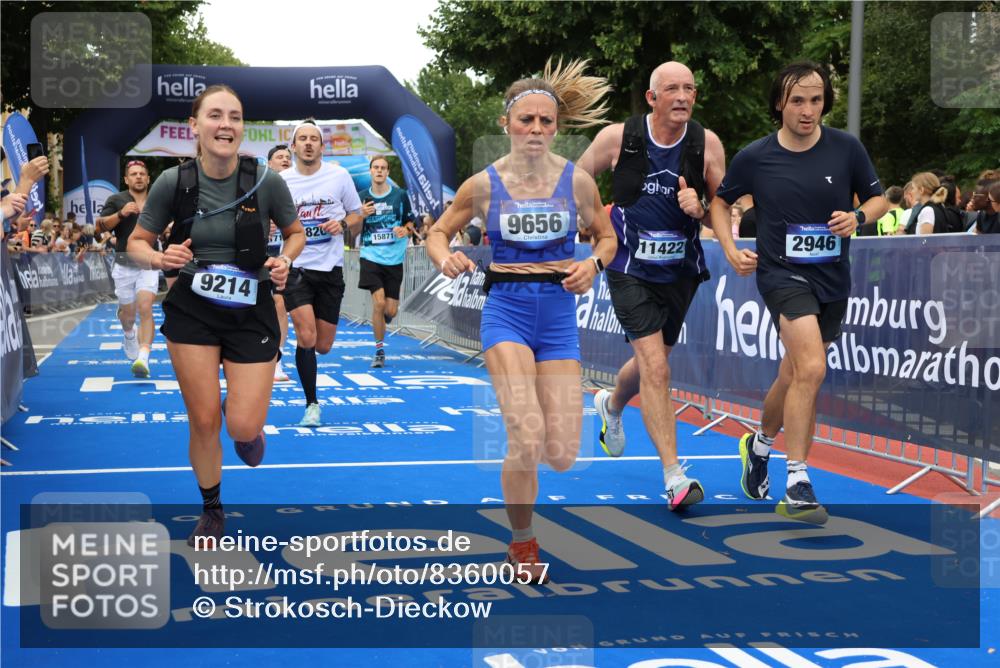 29.06.2025 - hella hamburg halbmarathon Strokosch-Dieckow http://msf.ph/oto/8360057 29.06.2025 10:51:25 Ziel 1335, 2364, 2411, 2636, 2718, 2946, 4814, 5820, 6776, 7943, 8989, 9214, 9656, 10691, 11124, 11422, 13047, 13403, 13792, 14865, 14994, 15871, 15950, 16357, 17131, 18489 meine-sportfotos.de