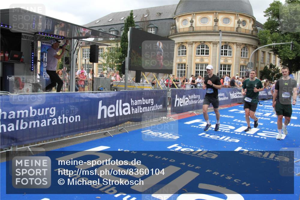 29.06.2025 - hella hamburg halbmarathon Michael Strokosch http://msf.ph/oto/8360104 29.06.2025 10:54:56 Ziel 1327, 1506, 4231, 6994, 8514, 14638, 14660, 15156, 16623, 16868, 17261, 18325 meine-sportfotos.de
