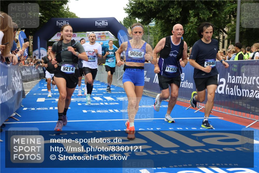 29.06.2025 - hella hamburg halbmarathon Strokosch-Dieckow http://msf.ph/oto/8360121 29.06.2025 10:51:25 Ziel 1335, 2364, 2411, 2636, 2718, 2946, 4814, 5820, 6776, 7943, 8989, 9214, 9656, 10691, 11124, 11422, 13047, 13403, 13792, 14865, 14994, 15871, 15950, 16357, 17131, 18489 meine-sportfotos.de