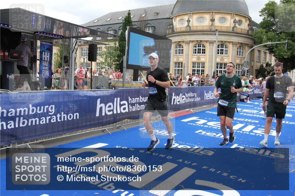 29.06.2025 - hella hamburg halbmarathon Michael Strokosch http://msf.ph/oto/8360153 29.06.2025 10:54:57 Ziel 1327, 1506, 6994, 8514, 10266, 13988, 14638, 14660, 14845, 15156, 16047, 16623, 16868, 17261, 18325 meine-sportfotos.de