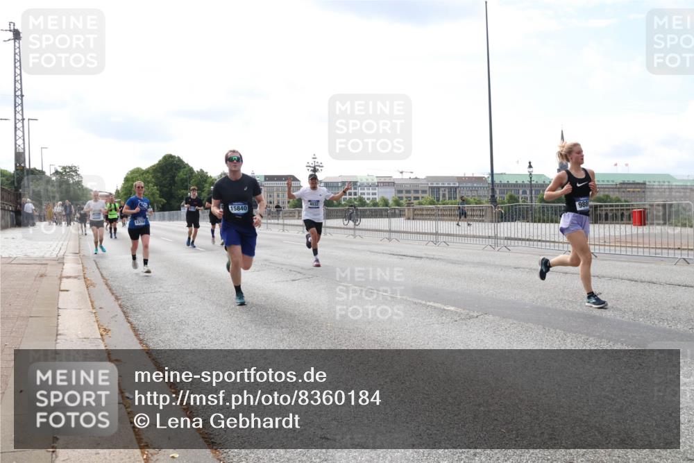 29.06.2025 - hella hamburg halbmarathon Lena Gebhardt http://msf.ph/oto/8360184 29.06.2025 10:14:07 Lombardsbrücke 1378, 15840, 988, 1131, 1194, 1480, 1890, 2359, 2721, 2904, 2987, 3939, 4001, 4032, 4962, 5631, 5719, 6089, 6287, 6710, 7209, 7442, 7462, 7840, 7913, 7991, 8001, 8057, 8409, 8673, 8892, 9631, 9845, 9886, 10442, 10443, 10977, 11441, 11987, 12313, 12797, 12938, 13237, 13285, 13788, 14488, 15085, 15482, 15721, 15722, 15840, 16126, 17439, 17472, 17985, 18041, 18236, 18239 meine-sportfotos.de