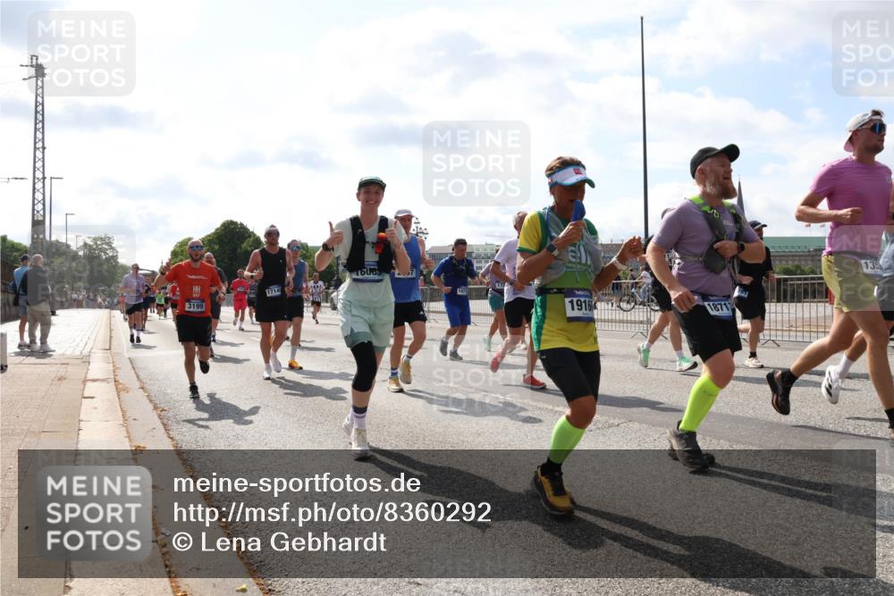 29.06.2025 - hella hamburg halbmarathon Lena Gebhardt http://msf.ph/oto/8360292 29.06.2025 10:01:38 Lombardsbrücke 3199, 16063, 1714, 1916, 1871, 135, 1130, 1184, 1329, 1387, 1420, 1464, 1653, 1722, 1724, 1729, 1881, 1940, 2006, 2091, 2167, 2354, 2363, 2591, 2806, 2936, 2957, 3039, 3199, 3425, 3663, 4068, 4249, 4319, 4322, 4328, 4370, 4649, 4663, 5547, 5570, 5602, 5603, 5675, 5742, 6087, 6281, 0000, 6302, 6438, 6591, 6595, 6921, 6924, 7287, 7846, 8030, 8045, 8046, 8191, 8392, 8578, 8691, 8822, 8926, 9230, 10281, 10301, 10383, 10576, 10882, 10915, 11043, 11465 meine-sportfotos.de