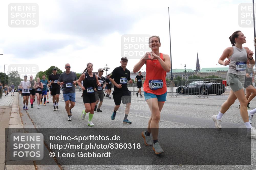 29.06.2025 - hella hamburg halbmarathon Lena Gebhardt http://msf.ph/oto/8360318 29.06.2025 10:48:16 Lombardsbrücke 11548, 17325, 1174, 1701, 11781, 2418, 16722, 15357, 18262, 1157, 1174, 1175, 1246, 1392, 1618, 1645, 1701, 2037, 2163, 2195, 2197, 2418, 2475, 2491, 2545, 2627, 2650, 2756, 2909, 2958, 3049, 3224, 3320, 3468, 3504, 3661, 3679, 3933, 4327, 4588, 4856, 5585, 5781, 5886, 5952, 6143, 7240, 7393, 7394, 7427, 7532, 7916, 8077, 8310, 8461, 8521, 8774, 8948, 9356, 9696, 9697, 9775, 9921, 10059, 10145, 10658, 10777, 10794, 11548, 11742, 11781, 15715 meine-sportfotos.de