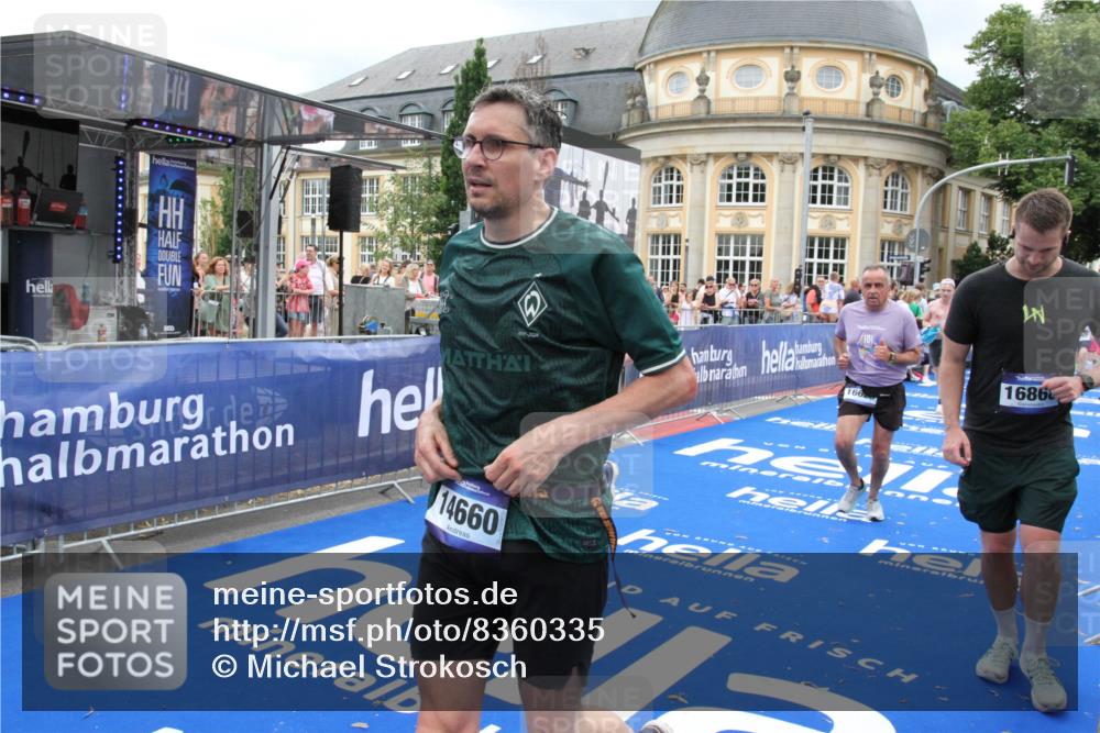29.06.2025 - hella hamburg halbmarathon Michael Strokosch http://msf.ph/oto/8360335 29.06.2025 10:54:58 Ziel 1327, 1506, 3652, 5020, 6433, 6994, 8514, 8698, 10266, 13988, 14638, 14660, 14845, 15156, 16047, 16623, 16868, 17261, 18181, 18325 meine-sportfotos.de