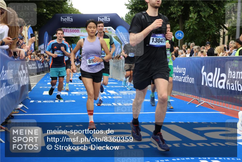 29.06.2025 - hella hamburg halbmarathon Strokosch-Dieckow http://msf.ph/oto/8360359 29.06.2025 10:51:22 Ziel 1461, 1817, 2364, 2411, 2636, 2718, 2946, 4814, 5820, 6657, 6776, 7943, 8316, 8930, 8989, 9214, 9476, 9656, 10480, 10667, 11124, 11422, 12016, 13047, 13403, 13792, 14865, 14994, 15871, 15950, 16357, 17131, 18019, 18489 meine-sportfotos.de