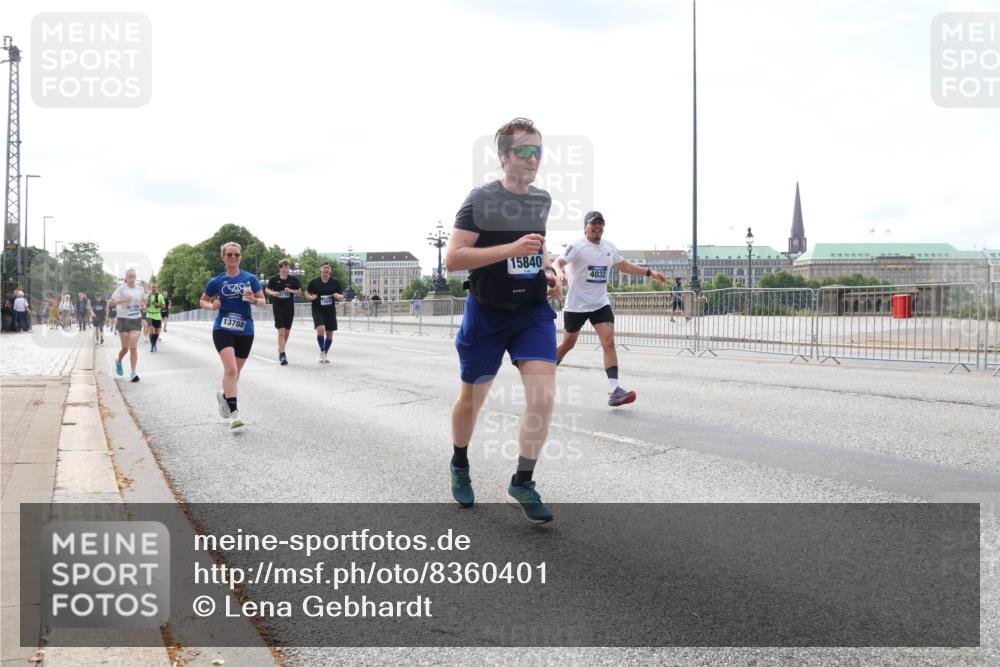 29.06.2025 - hella hamburg halbmarathon Lena Gebhardt http://msf.ph/oto/8360401 29.06.2025 10:14:08 Lombardsbrücke 13788, 15840, 4032, 1131, 1194, 1480, 1890, 2359, 2721, 2904, 2987, 3939, 4001, 4032, 4962, 5631, 5719, 6028, 6083, 6089, 6287, 6710, 7209, 7442, 7462, 7840, 7913, 7991, 8001, 8057, 8409, 8673, 8892, 9631, 9845, 9886, 10442, 10443, 10977, 11441, 11987, 12313, 12797, 12938, 13237, 13285, 13788, 14488, 15085, 15482, 15721, 15722, 15840, 16126, 17439, 17472, 17985, 18041, 18236, 18239 meine-sportfotos.de